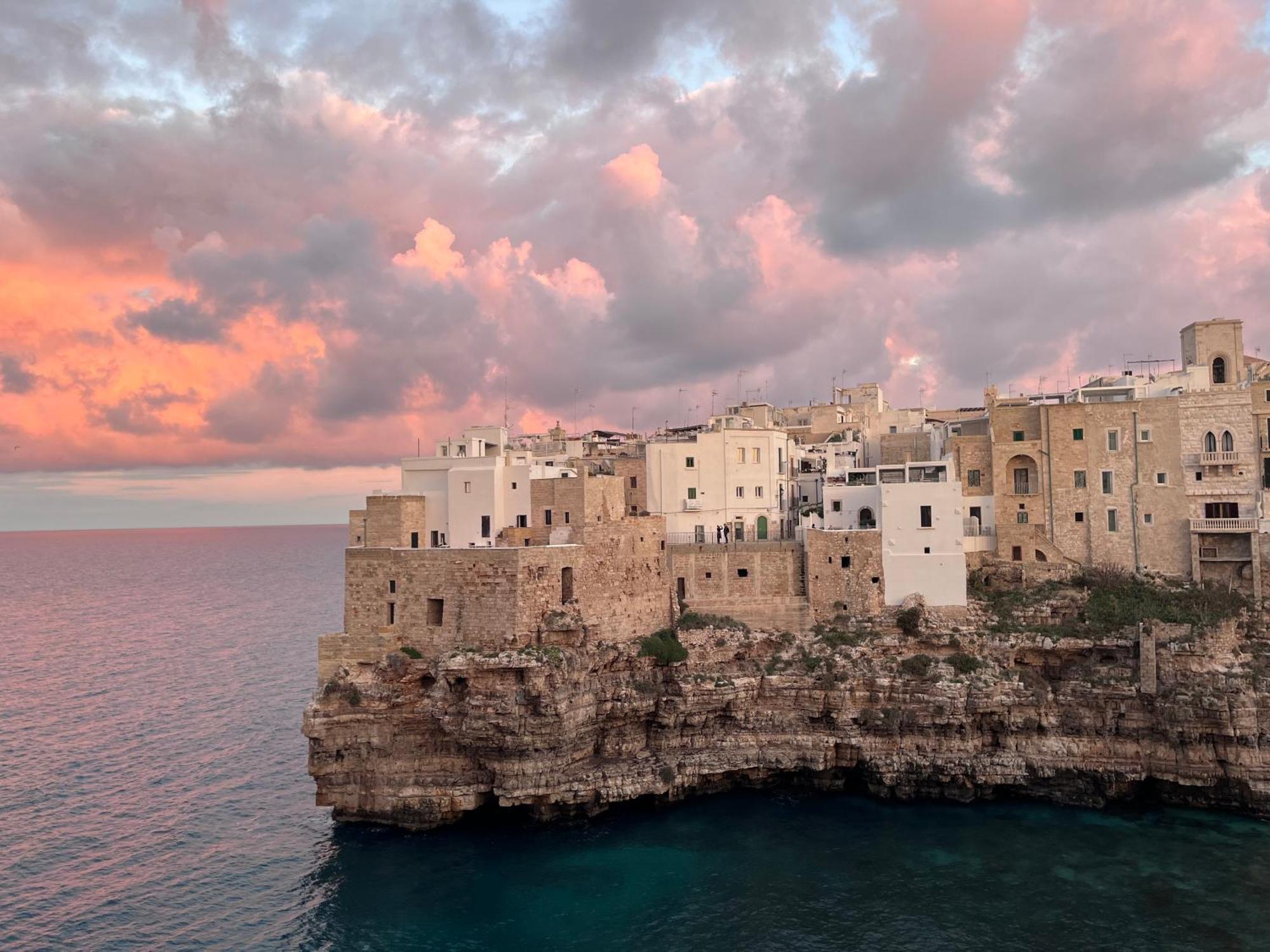فندق Orange Dream بولينيانو آ ماري المظهر الخارجي الصورة